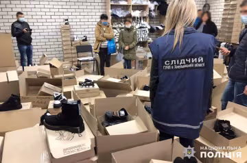 Хмельницька поліція викрила підпільні цехи з виготовлення взуття відомих брендів