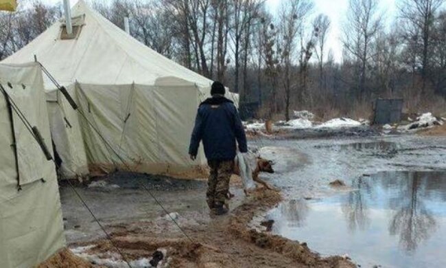 Украинских бойцов поселили на затопленном полигоне