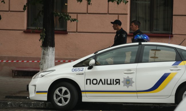 В Киеве банда малолеток зверски избила мужчину: рана на ране, кадры 18+
