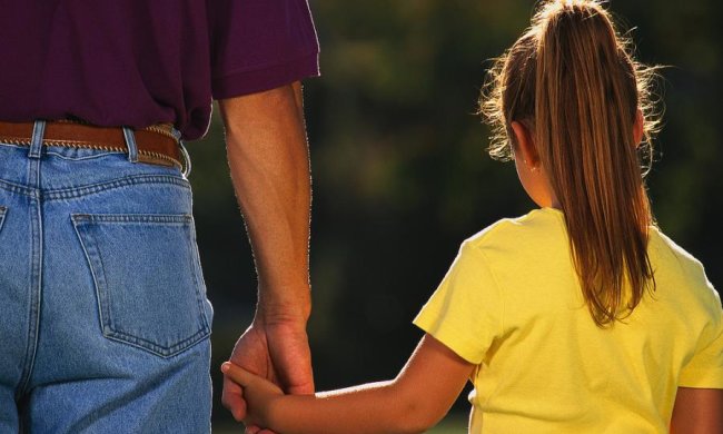 Батька п'ятьох дітей затримали за розбещення 9-річної дівчинки: фото  