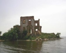 В Черкасской области разрушается редкостная историческая памятка (видео)