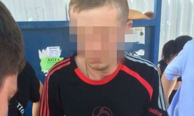 На Киевщине наркокурьер "подрабатывал" сержантом колонии 