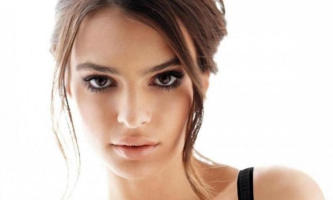 Известная модель попозировала обнаженной для модного глянца