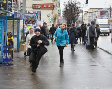 У Києві таксист провчив нахабну пасажирку. Він - без грошей, вона - гола, відео