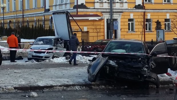 В Киеве произошло крупное ДТП: четыре автомобиля сыграли в "боулинг"