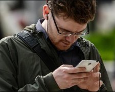 Популярний оператор змінює тарифи на свій розсуд, абоненти лютують