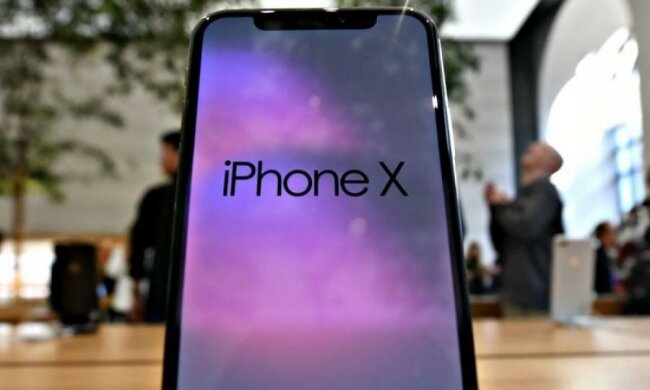 Як дві краплі: китайці навчилися робити iPhone X, без антени