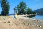 Турист із Німеччини починає ранок із прибирання берега українського Дністра: не витримує свинства