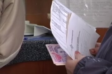 Платіжки за комуналку. Фото: скрін youtube