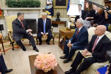 Трамп "переможно" прокоментував зустріч з Порошенком