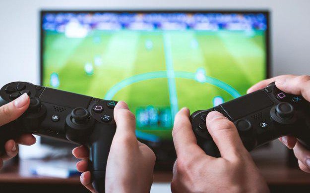 Помилки Sony: хакери масово знищують Playstation 4