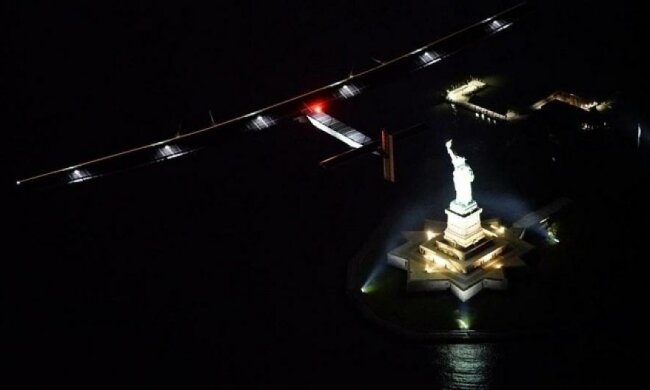 Літак на сонячній енергії приземлився у Нью-Йорку