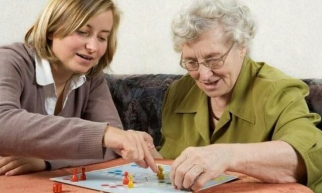 Робота з людьми знижує ризик хвороби Альцгеймера