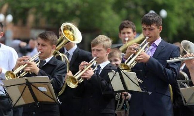 В Херсоні одразу 15 оркестрів заграли гімн України