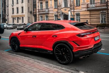 Lamborghini Urus. Фото: instagram.com/t.o.p.c.a.r.s_u.a