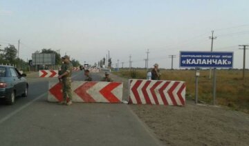 Блокадники обмежили ввезення генераторів і свічок в Крим