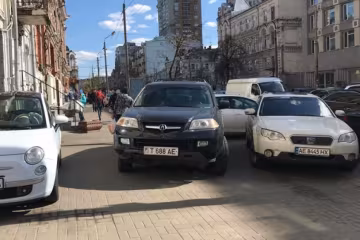Киевлян выбесил "заморский король" героев парковки в центре столицы