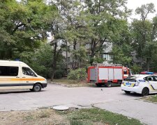 Бабцю, руки вгору: в Запоріжжі неадекват познущався над пенсіонеркою, - відео не для слабкодухих