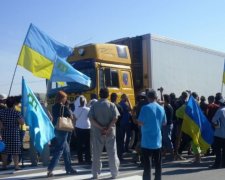 Активісти вимагають повного відключення Криму від електрики