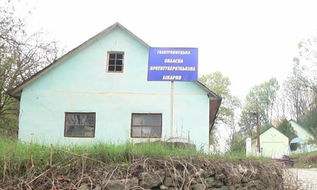 Під Хмельницьким тубдиспансер заливає небезпечними нечистотами річку - "Суд заборонив вивозити"