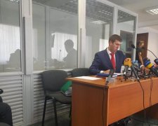 Адвокат Януковича попросив гроші на квиток до Ростова