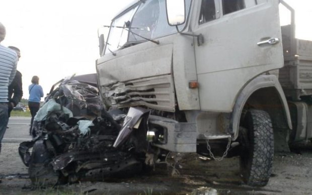 Изуродованные останки на дороге: жуткая катастрофа поставила на уши Россию