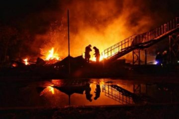 Спасатели не справляются: крупный пожар охватил Славянск