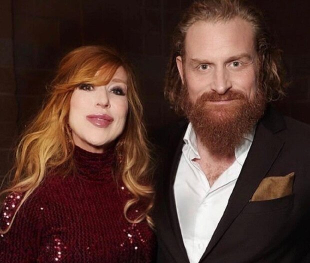 Кристофер Хивью с женой, фото с Instagram