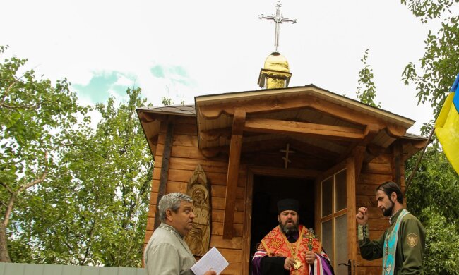 Волонтеры из Прикарпатья привезли Бога на Луганщину