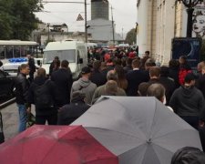 Жителі Дніпра прощаються із загиблими копами