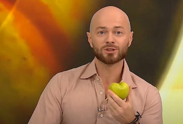 Фермер з Черкаської області виростив яблука-сердечка, скріншот: YouTube
