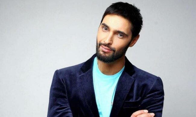 Голый Козловский, сравнив себя с Рианной, скачет в сапогах дяди Васи