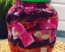 Маринована капуста з буряком, кадр з відео