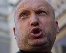 Турчинов налякав політиків Конституцією і Януковичем