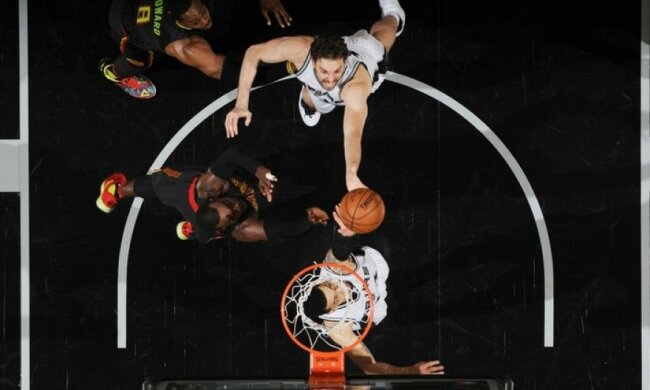 НБА: Сан-Антонио обыграл Атланту и вышел на первое место Запада