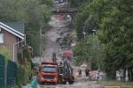 У Дніпрі зливою змило вулицю разом з дорогою - комунальники Філатова "плавають" в багнюці
