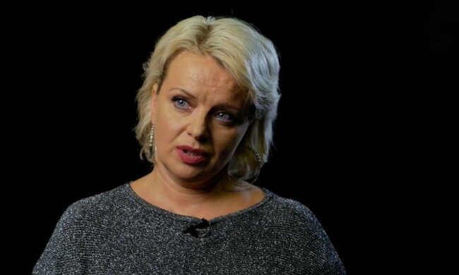 Ірма Вітовська сховалася за квітами від фанатів - "Неймовірний фльор ніжності"