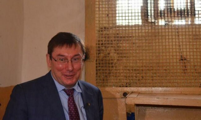 Луценко признался, как отпразднует победу над депутатами