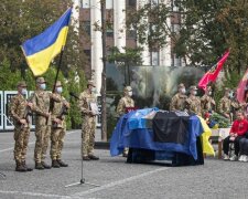 У Дніпрі попрощалися із загиблим героєм АТО - помер під час пожежі під Луганськом