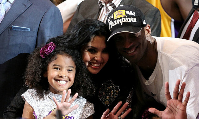 Коби Брайант с женой и детьми, Getty Images