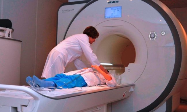 Монстр оселився у черепі жінки: пожирав мозок по шматочках, лікарі ледве знайшли цю мерзоту