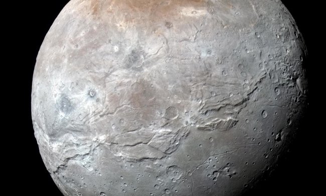 Бурная жизнь Харона: астрономы восстановили историю спутника Плутона