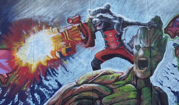 В Чернигове на масштабном граффити изобразили супергероев (фото)