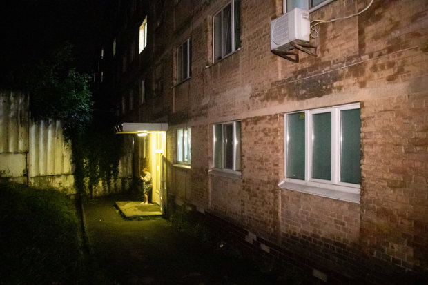 Молодой киевлянин выпрыгнул из окна общежития, Шулявка на ушах: зрелище не для слабонервных