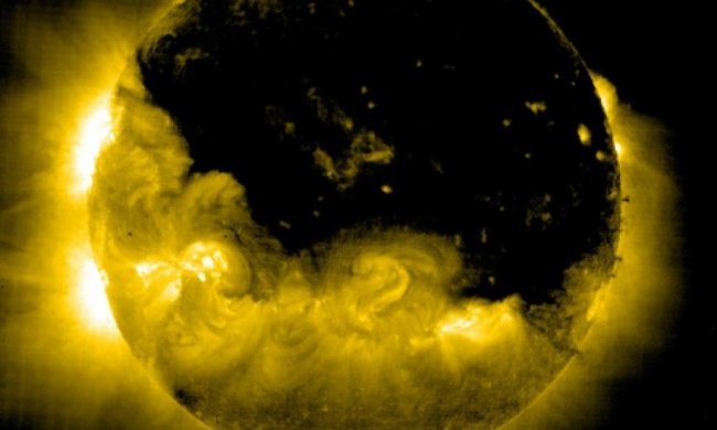 На Сонці утворюється гігантська діра (фото)