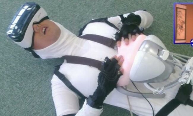 Японці створили костюм для віртуального статевого акту (відео)