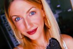 "Женщина-вамп!": Никитюк в самодельном платье восхитила бесконечными ножками