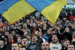 За традицією: сотні футбольних фанатів поставили на вуха Київ