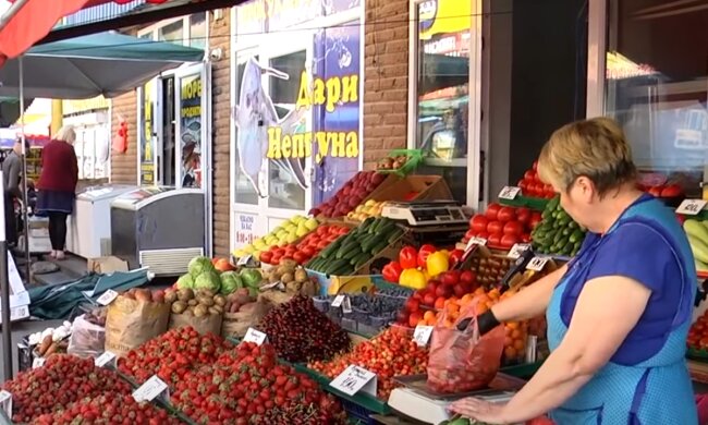 Ціни на ягоди та фрукти. Фото: скрін youtube