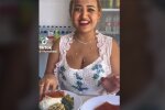 Блогерша ест, скриншот: TikTok
